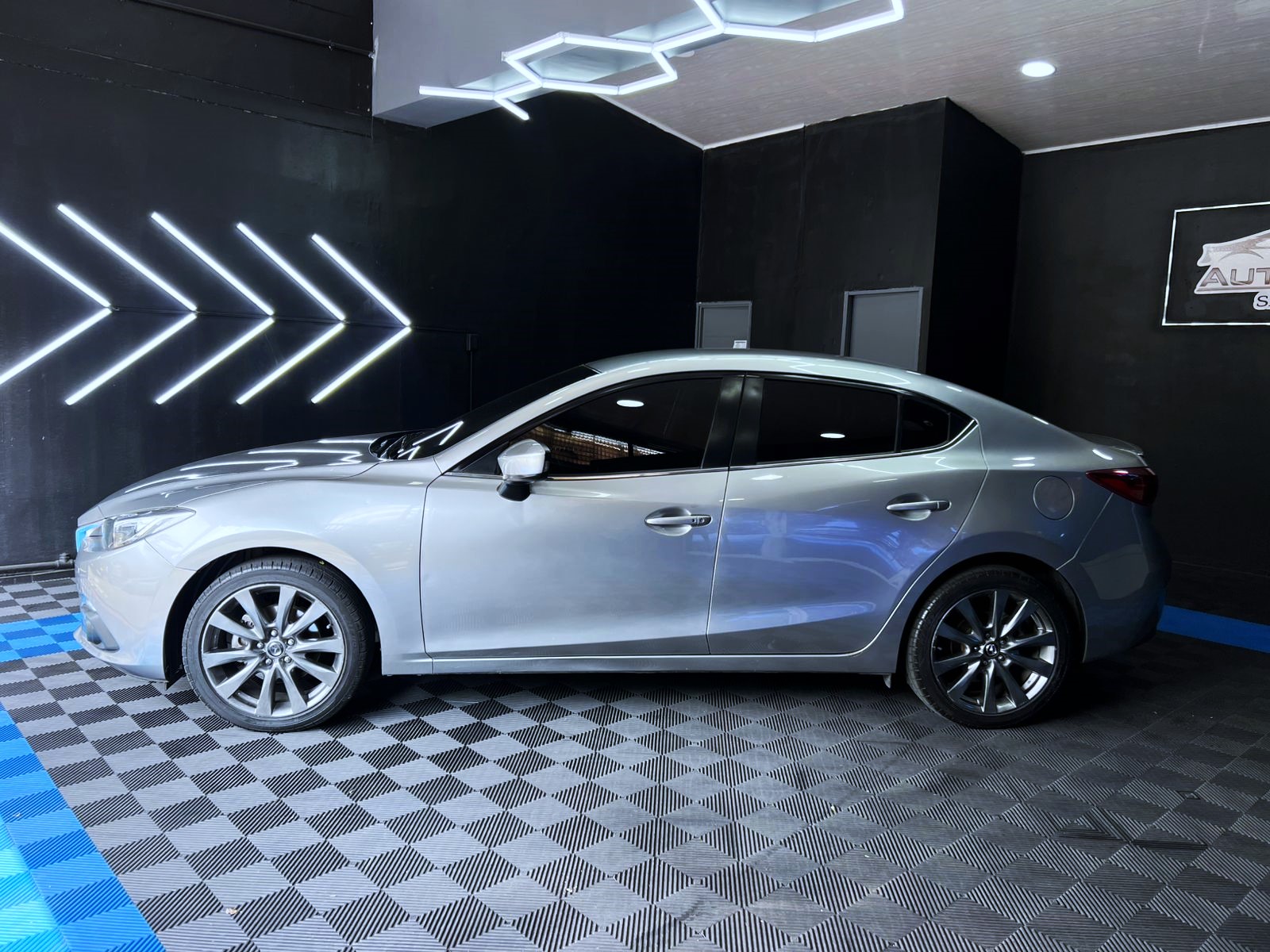 MAZDA  3