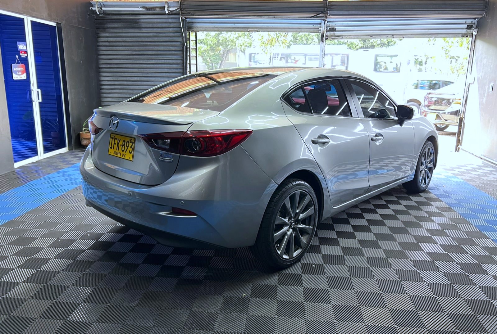 MAZDA  3