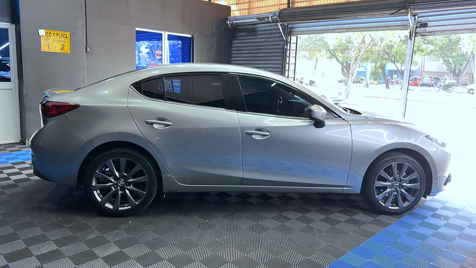 MAZDA  3