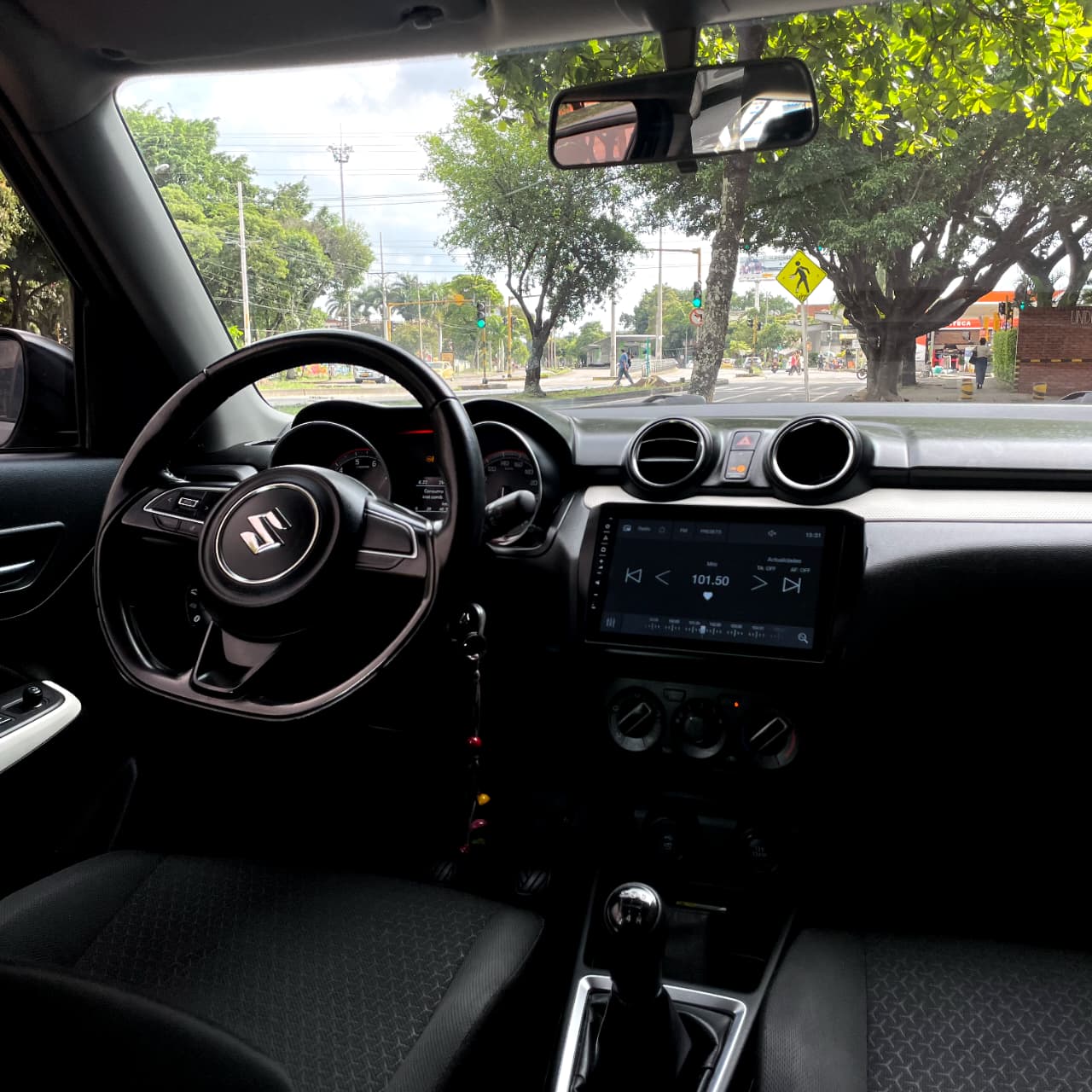 SUZUKI SWIFT
