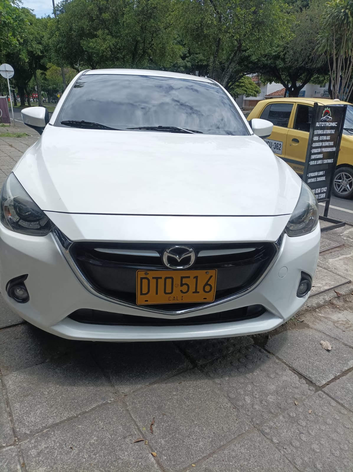 MAZDA 2