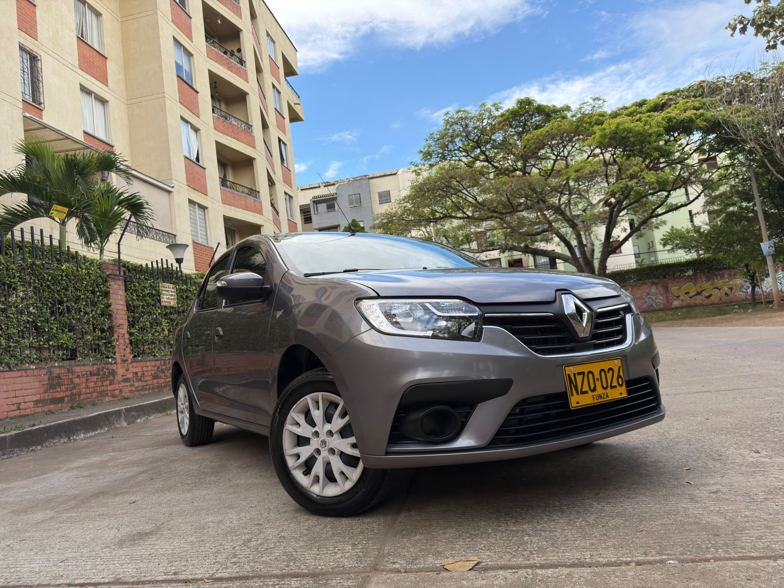 RENAULT LOGAN LIFE