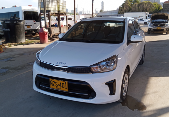KIA SOLUTO EMOTION MT