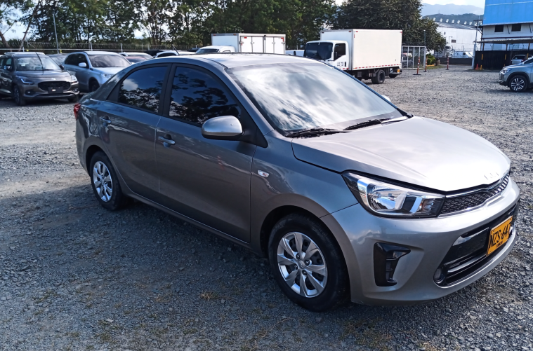 KIA Kia - SOLUTO EMOTION MT