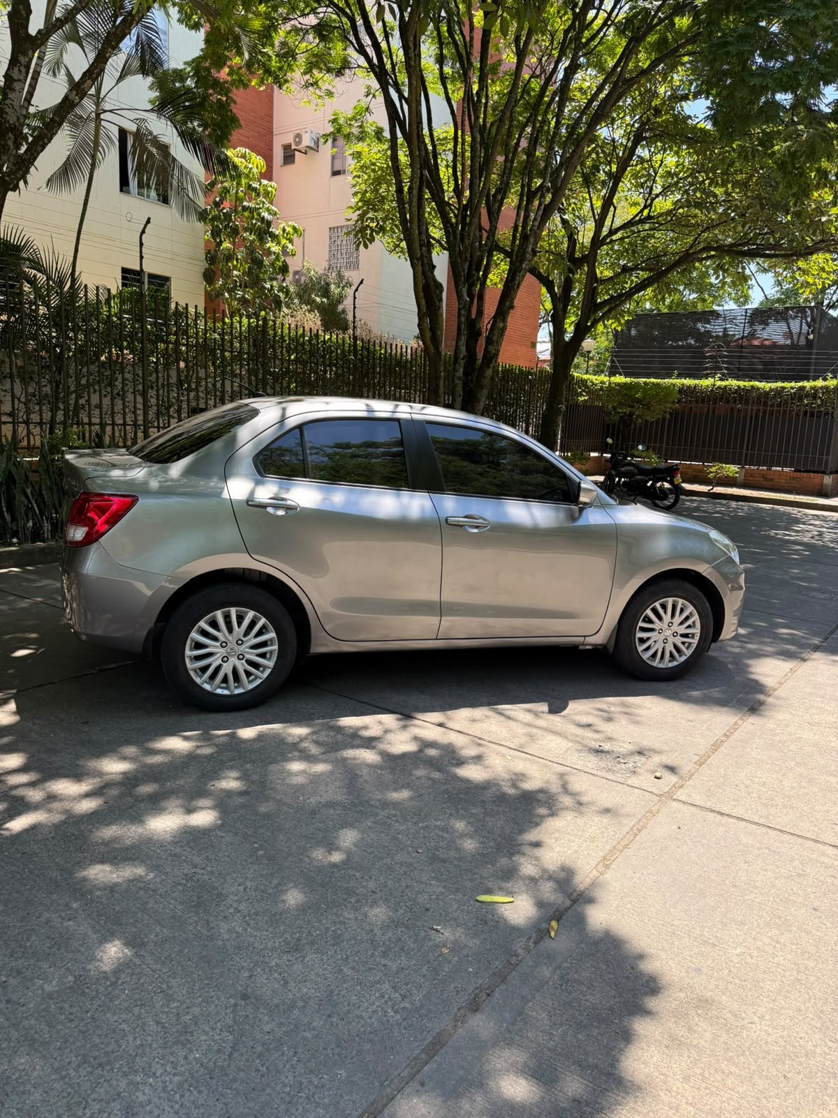 SUZUKI SWIFT DZIRE MT