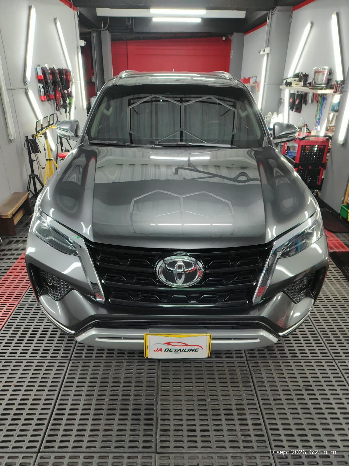 TOYOTA FORTUNER SRV