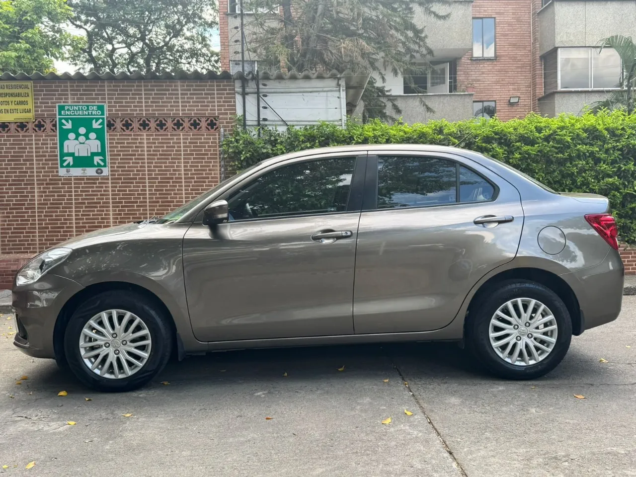 SUZUKI SWIITF DZIRE